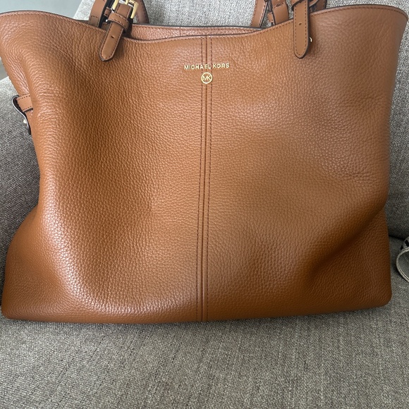 Purse - Picture 1 of 1